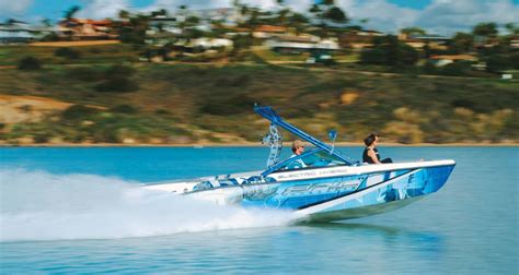 Ski-Wake Boats – Power Boat Magazine