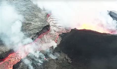 Hawaii volcano: SHOCKING video shows lava RIVER flowing towards Pohoiki ...