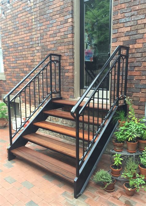 20+ Outdoor Stair Railing Ideas - HOMYHOMEE