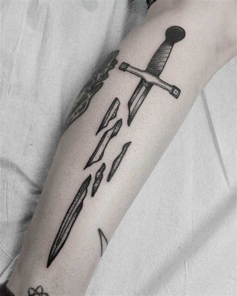 20+ Broken Sword Tattoo - SaliqSareeta