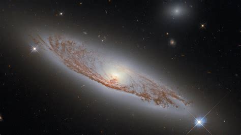 Hubble capture une vue incroyable d'une galaxie à 150 millions d'années ...