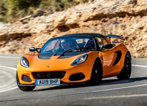 Lotus Elise Cup 250 - What Is It Like To Drive? - 2020 Review