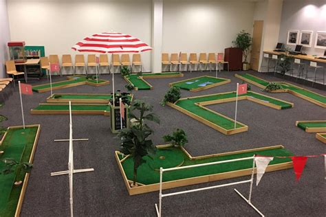 Portable 18 Hole Mini Golf Course - The Minigolf Party