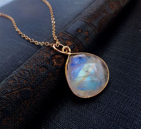 Moonstone Jewelry: Moonstone Jewelry In Gold