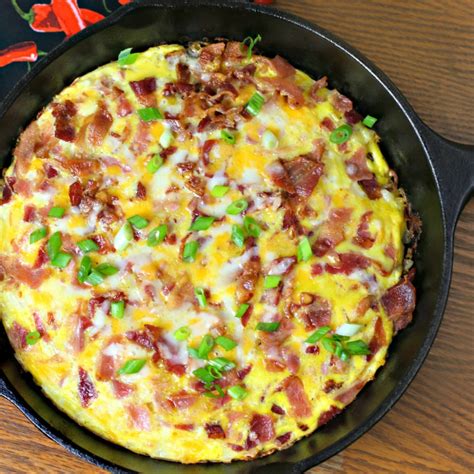 Cheesy Bacon-Sausage-Egg-Hash Brown Skillet | Recipe in 2020 | Cheesy ...