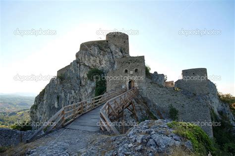 Medieval castle in Srebrenik, Bosnia and Herzegovina — Stock Photo ...