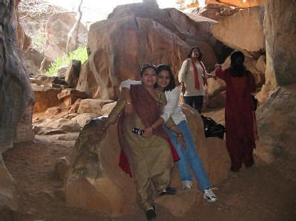 Bhimbetka caves and Mesolithic rock paintings, Photo journal