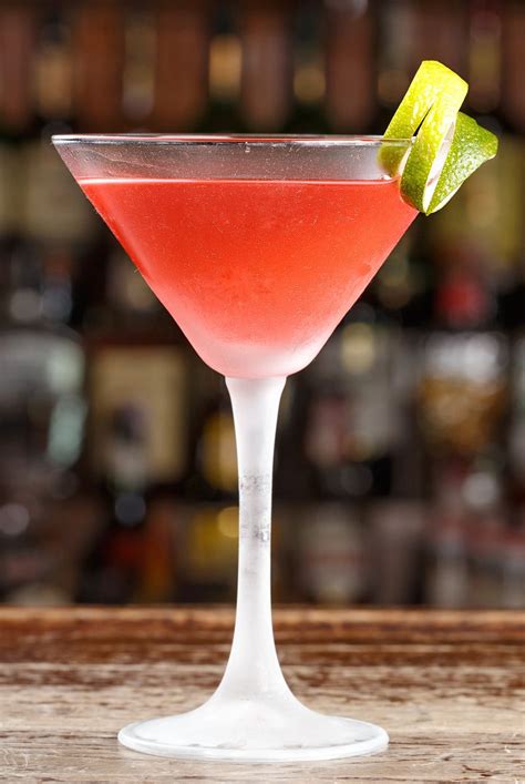 Classic Cocktails That Will Never Go Out of Style | Popular bar drinks ...