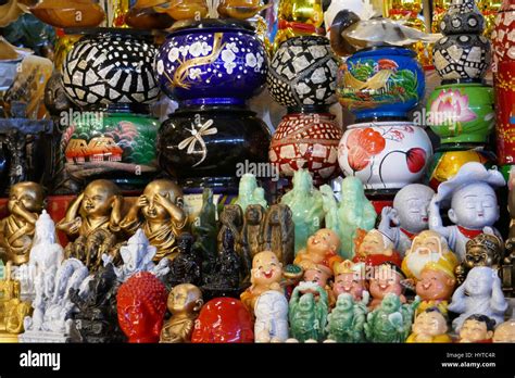 Souvenir shop, Ho Chi Minh City market, Vietnam Stock Photo - Alamy