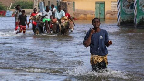 Somalia floods: Fourteen killed and thousands trapped in their homes ...