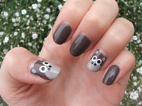 GirlsAndBeyond: NOTD - Monkey Nail Art!