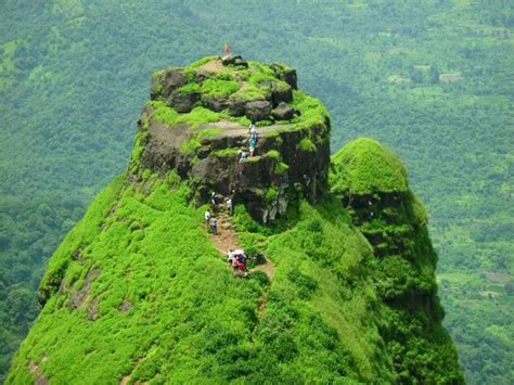 10 Abandoned Places In India That Are Hauntingly Gorgeous