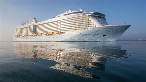 New giant cruise ship arrives in New York