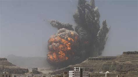 '25 dead' as Saudi airstrike causes massive explosion in Yemen - ITV News