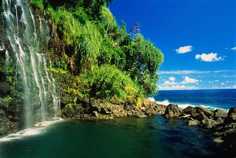 Usa, Hawaii, Maui, Hana, Waterfall by David Olsen