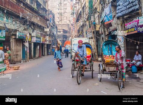 DHAKA, BANGLADESH - NOVEMBER 20, 2016: Cyclo rickshaw drivers in Old ...