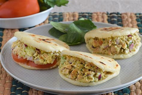 Arepas venezolanas reina pepiada. Receta de cocina fácil, sencilla y ...