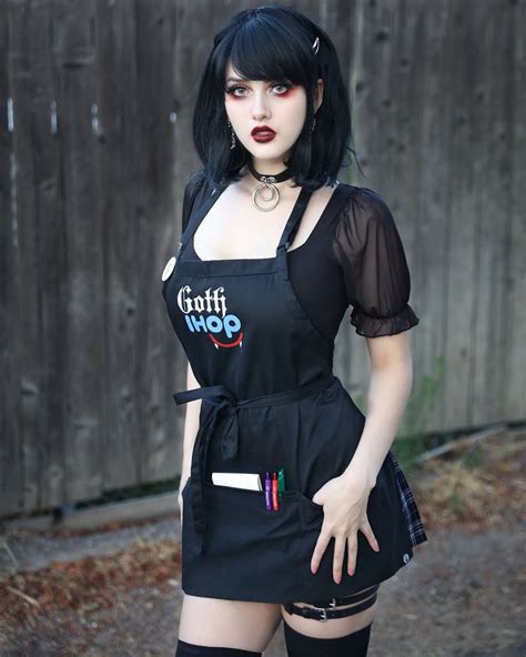 Goth IHOP Waitress Cosplay - Media Chomp