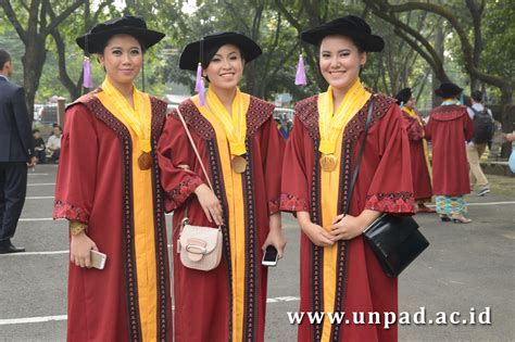 Wisuda Unpad Gelombang II Tahun Akademik 2014_2015 sesi 1-ilalang foto ...