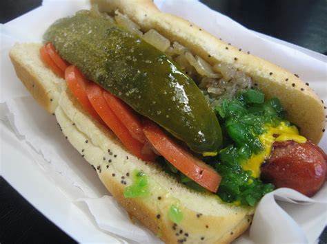 Chicago-style hot dog - Wikipedia