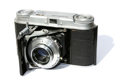 File:Voigtlander Vito II Camera Digon3.jpg