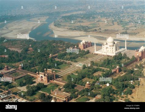 Taj mahal aerial agra india - rup 194735 Stock Photo: 90495192 - Alamy