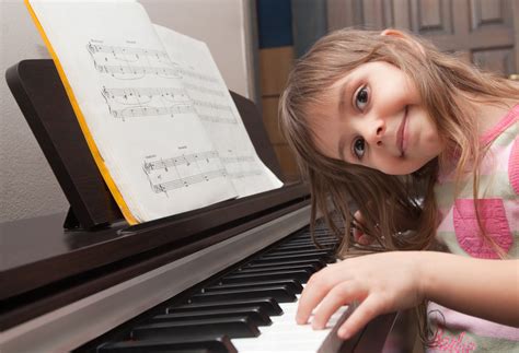 Little girl playing piano – wahmresourcesite.com