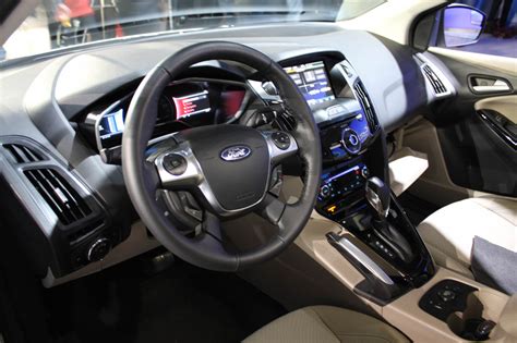 Ford Focus Electric First Live Pictures and interior-Garage Car