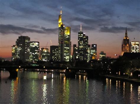 Papillon 971: Skyline of Frankfurt at night