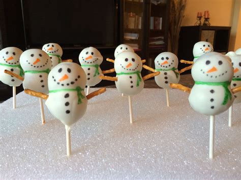 snowmen cake pops | Snowman cake pops, Cake pops, Themed desserts