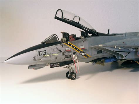 F-14 Tomcat by John Smith (Tamiya 1/32)