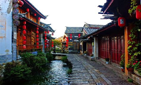 The Old Town of Lijiang (丽江古城) is a UNESCO World Heritage Site located ...