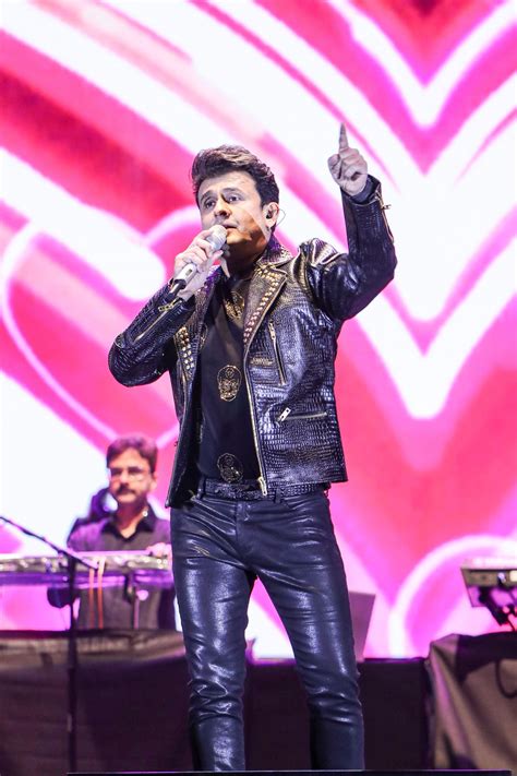 Sonu Nigam Enthralls Audience at the Coca-Cola Arena - Masala.com