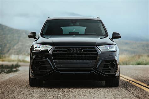 2017 Orca Black Metallic Audi Q7 - Pacific German