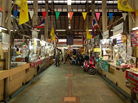 7 best open-air food markets in Bangkok