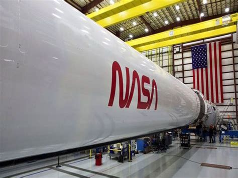 NASA's famous 'worm' logotype back in action on SpaceX Rocket making ...