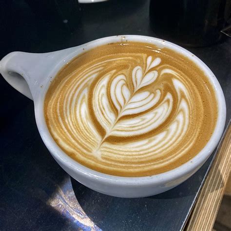 File:Latte with winged tulip art.jpg - Wikimedia Commons