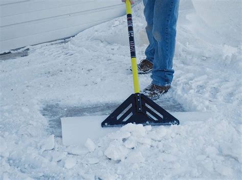 6 Best Snow Shovels (2024 Guide) - This Old House