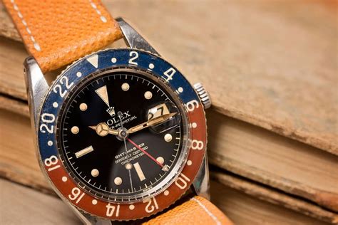 What Is a GMT Watch and How Do You Use It? - WahaWatches