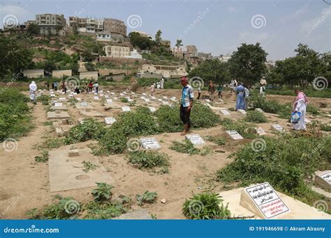 War Victims in the City of Taiz, Yemen Editorial Stock Photo - Image of ...