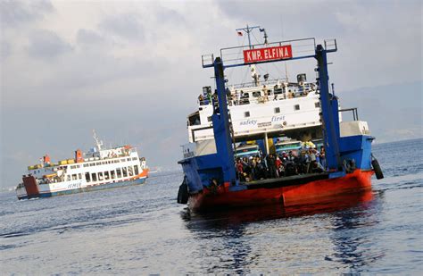 Kapal Karam di Selat Bali, Nahkoda Belum Ditemukan — BenarNews Indonesia