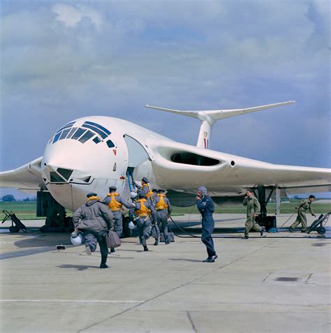 HANDLEY PAGE VICTOR BOMBER | Recovery Curios