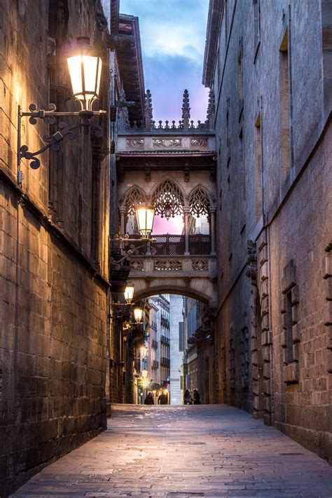 Barri Gotic : A Guide to Exploring Barcelona's Gothic Quarter ...