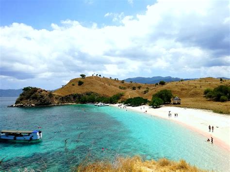 Pink Beach Komodo Island from Labuan Bajo (Pantai Merah)