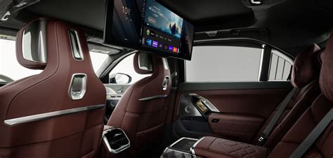 Latest BMW 7 Series goes big on passenger entertainment | Automotive ...