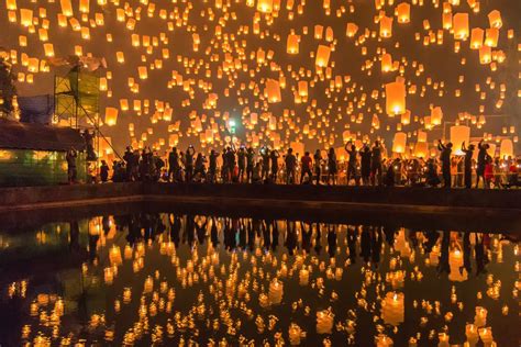 Yi Peng and Loi Krathong Festivals in Thailand