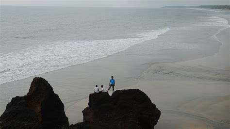 Exploring the Beaches of Kannur: A Guide to the Best Coastal ...