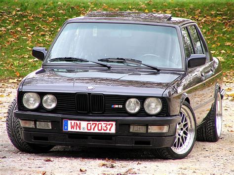 1987 BMW E28 M5 Individual