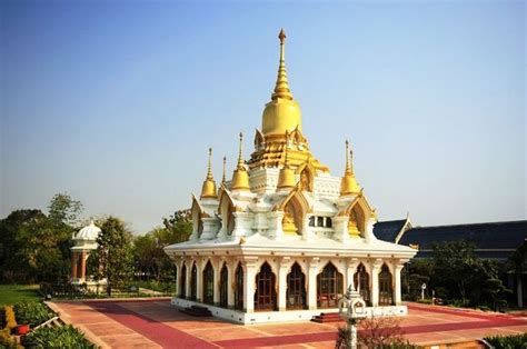 Most Famous Buddhist Temples in India for a Tour - India Tourism Guide ...