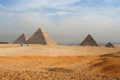 The Pyramids of Giza Pictures, Photos & Facts - Cairo,